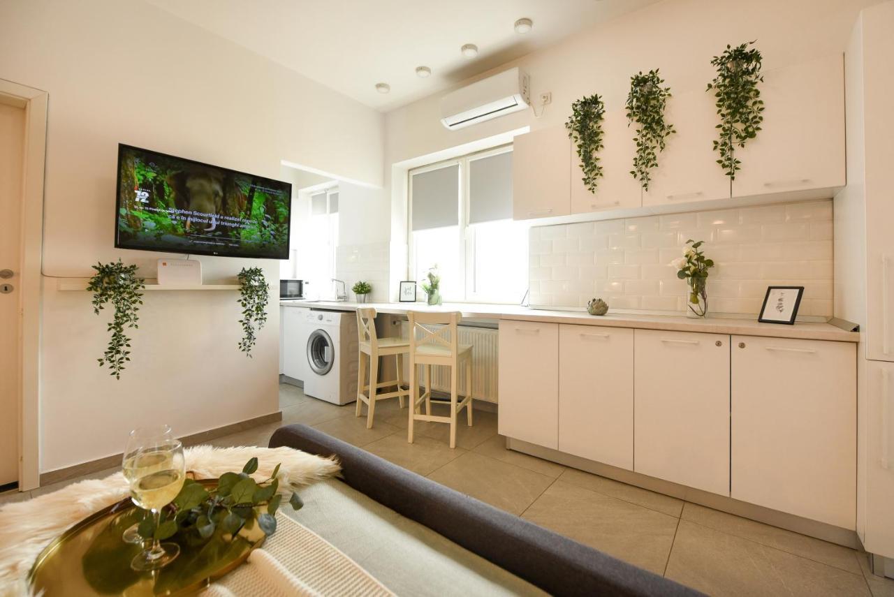 Read All About It - Stylish Central Studio Bucharest Exterior photo